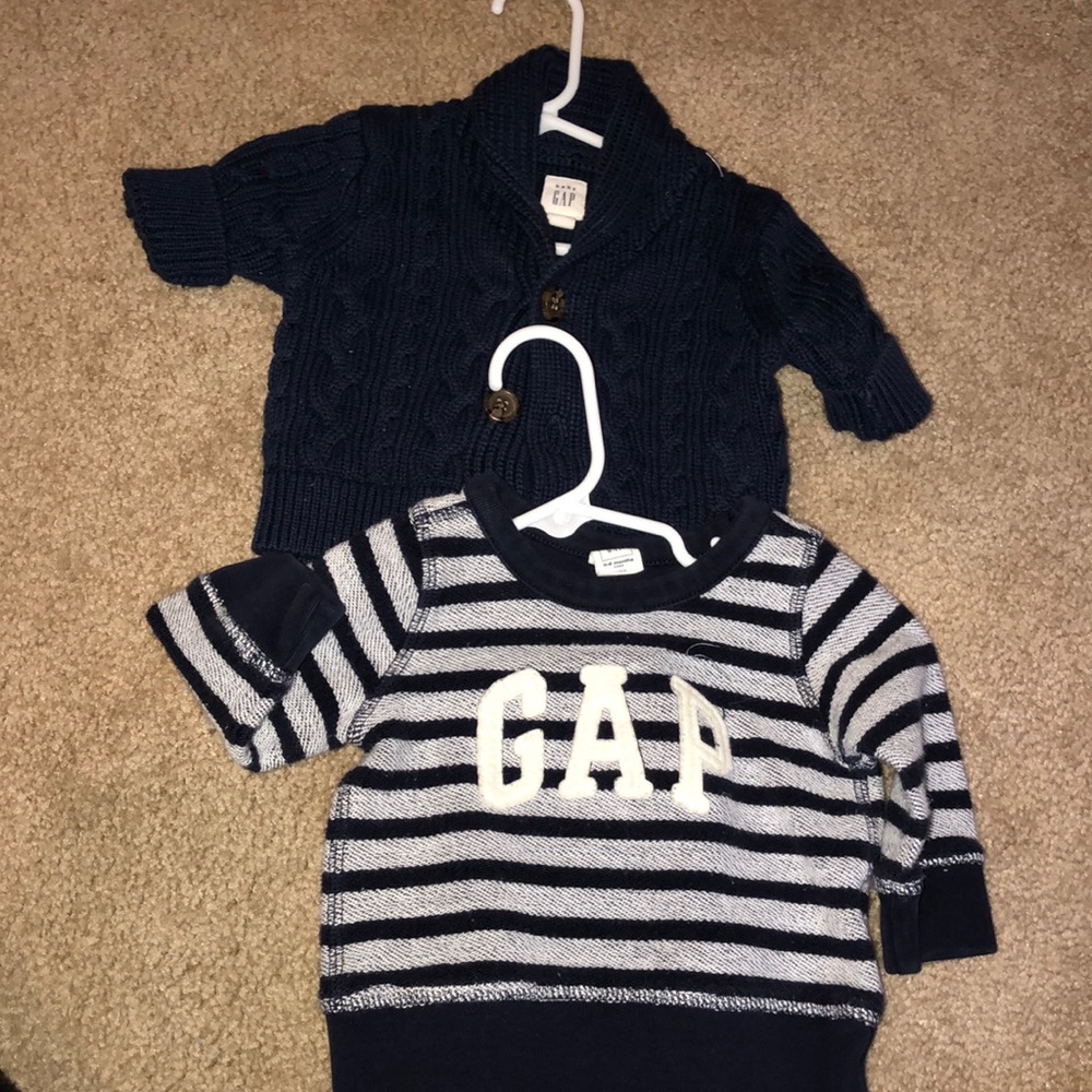 Baby boy Gap sweatshirts 3-6months